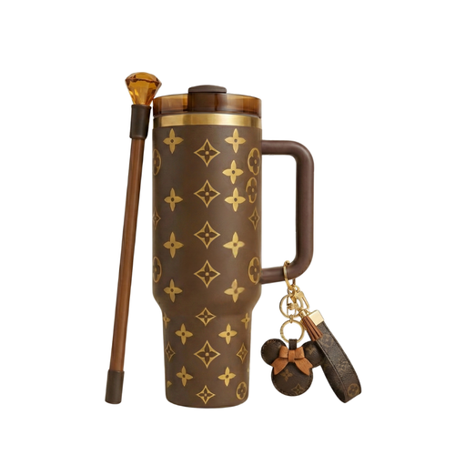 Gobelet isotherme brun avec bijou de sac et accessoire de paille